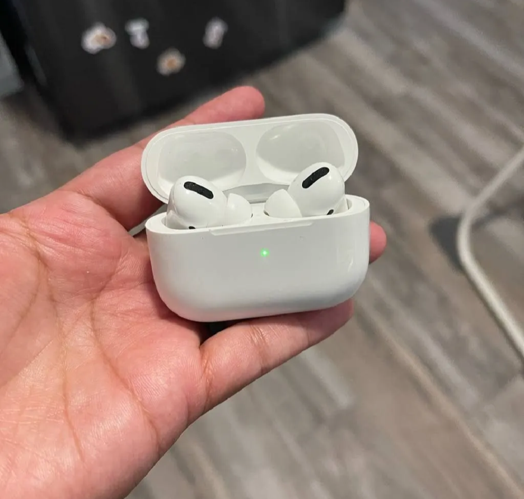 Pro 2 Wireless Earbuds with Protective Silicon Cover & Keychain Clip